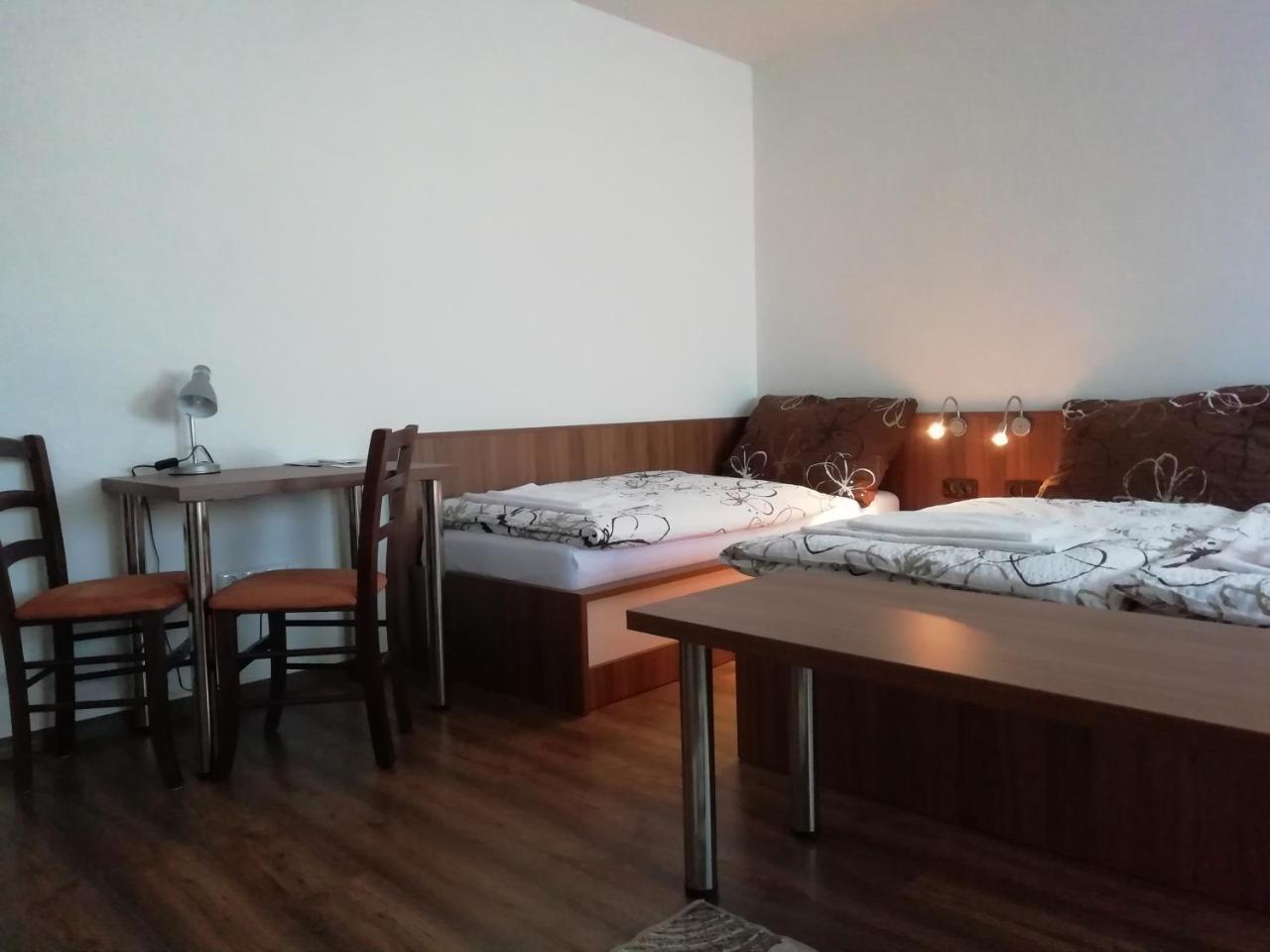 Hotel Motorest U Kola Prostějov Esterno foto