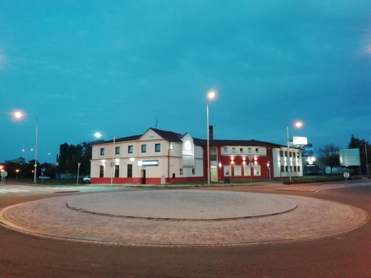 Hotel Motorest U Kola Prostějov Esterno foto